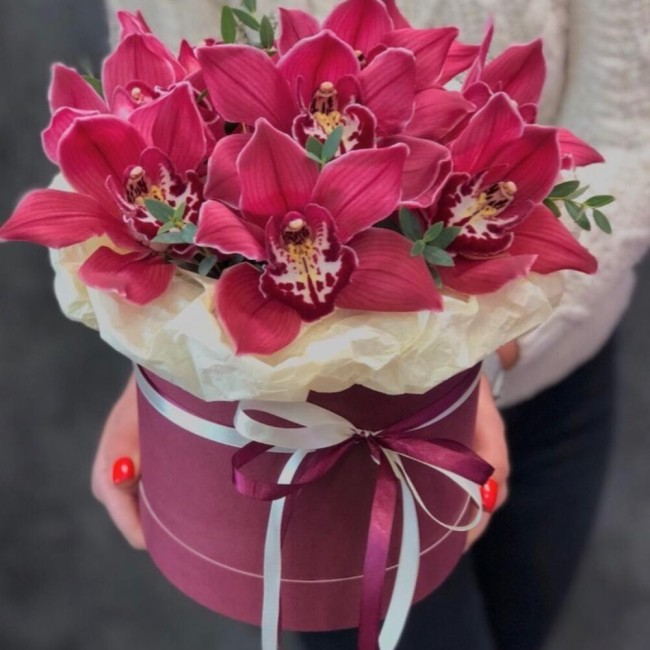 Букет цветов "Шляпная коробка Пламя страсти" Букет цветов "Шляпная коробка Пламя страсти"